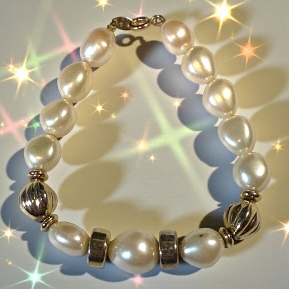 Vintage Trifari Faux Pearl & Gold-Tone Beaded Bracelet With Lobster Clasp 7" Ele - Picture 1 of 11